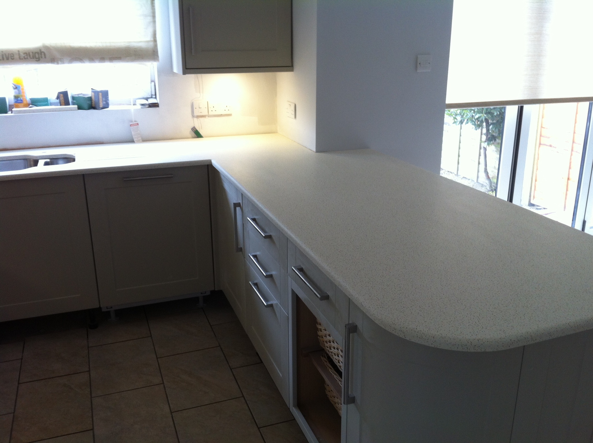 Kitchen bar fitted